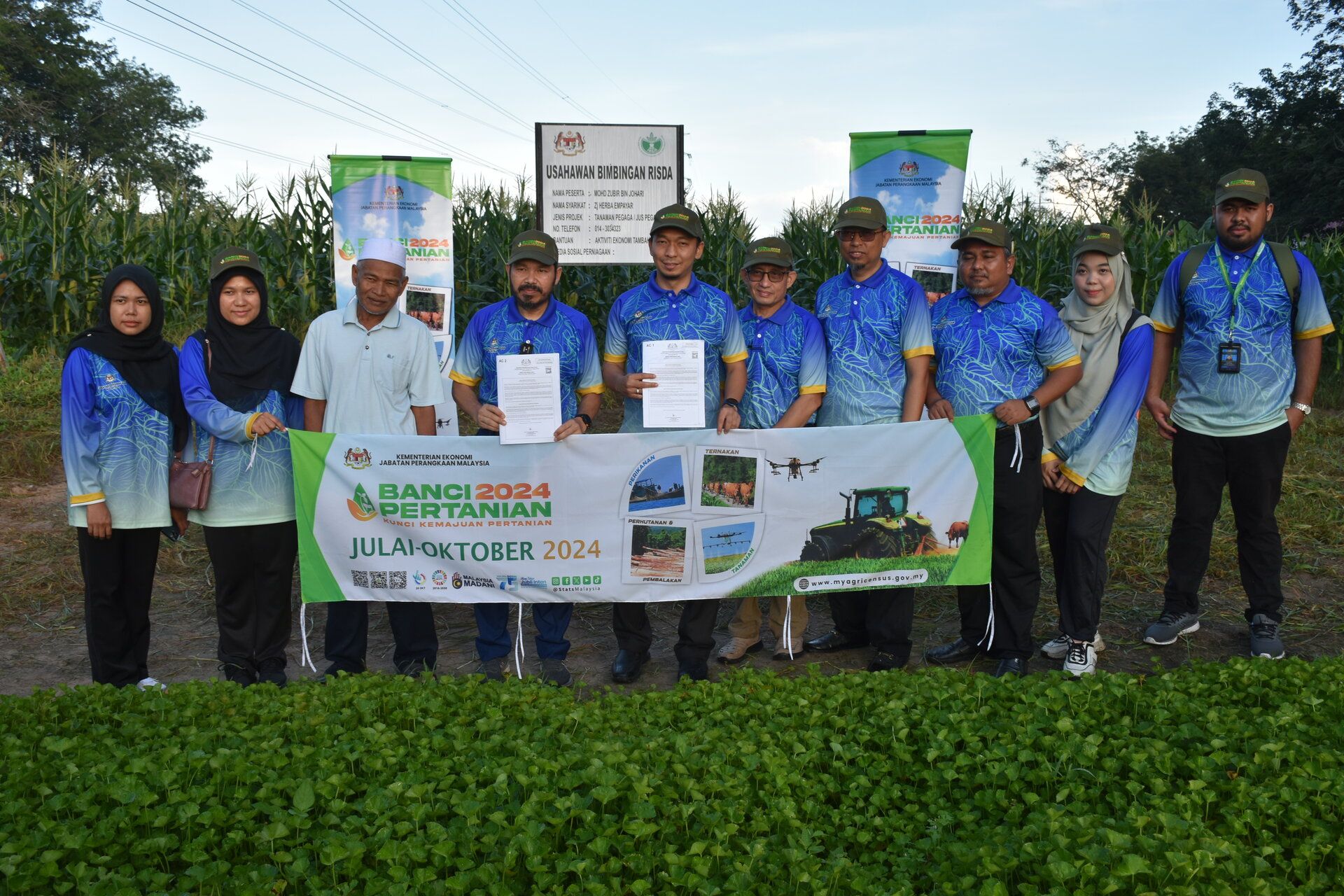 A media conference of the Agriculture Census 2024 was held on 7 July 2024 by Chief Statistician Dato’ Sri Dr Mohd Uzir Mahidin (fourth from left) at Kampung Paya Burma, Mata Ayer, Perlis. It was also attended by DOSM Perlis Director Hamka Ismail.